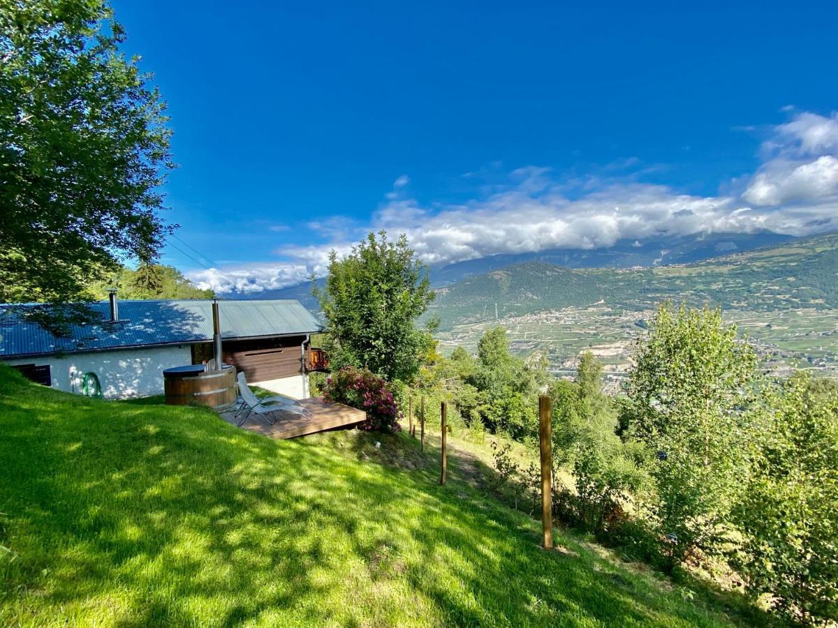 Eco Lodge With Jacuzzi And View In The Swiss Alps Grône Exterior foto
